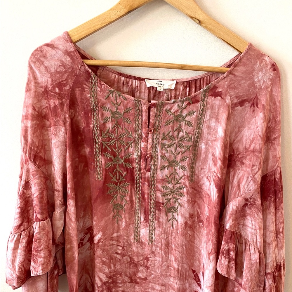 Entro Women’s Size Small Cute Tye Dye Ruffle Shirt